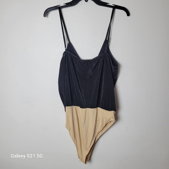 WAYF Surplice Ribbed Cami Bodysuit in Black Sz Large Nordstrom Sexy Date Night - Picture 6 of 13